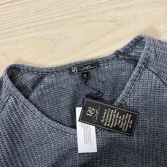 DG2 Diane Gilman Top Size Medium Waffle Knit Skirted Sharkbite Asymmetrical Hem - Picture 5 of 8